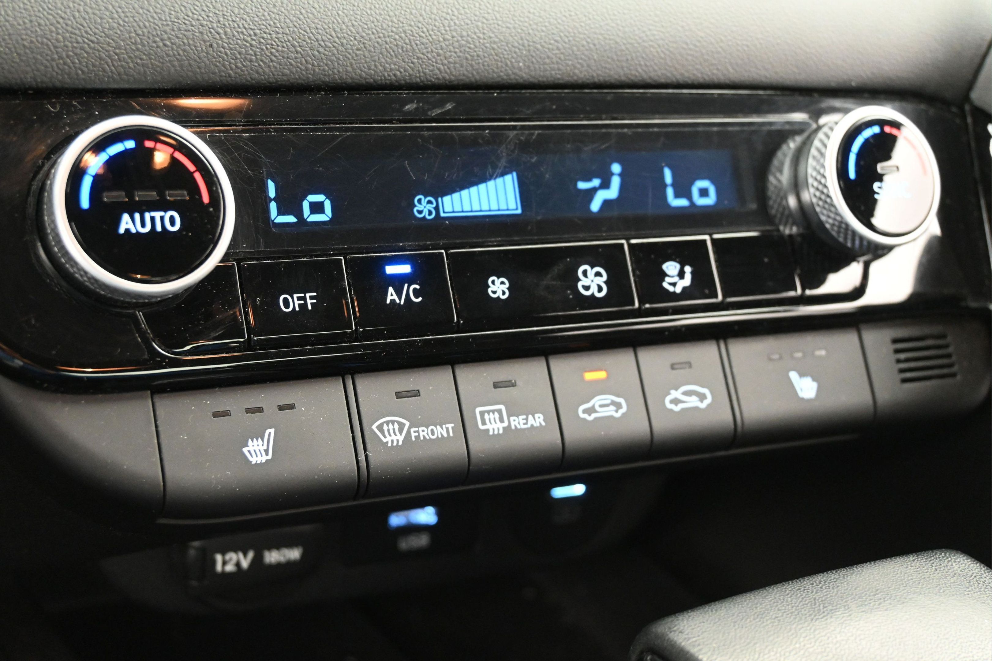 Used 2024 Hyundai Elantra SEL w/ Convenience Package FWD image 19
