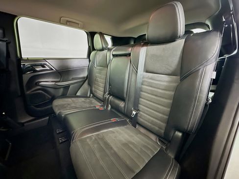 Used 2024 Mitsubishi Outlander SE image 28