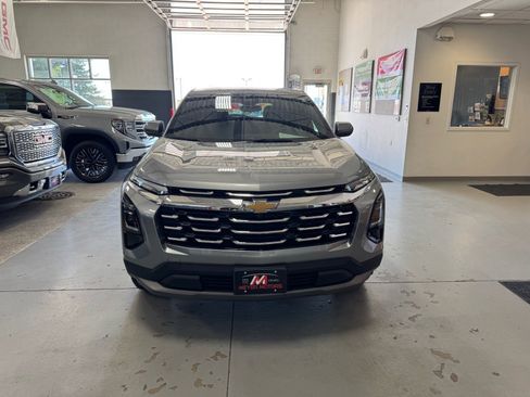 Used 2026 Chevrolet Equinox LT w/ Convenience Package II image 2