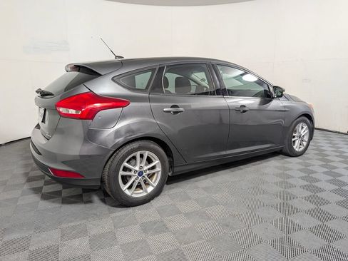 Used 2016 Ford Focus SE FWD image 2