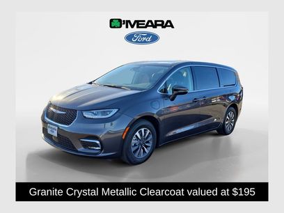 Used 2022 Chrysler Pacifica Touring-L
