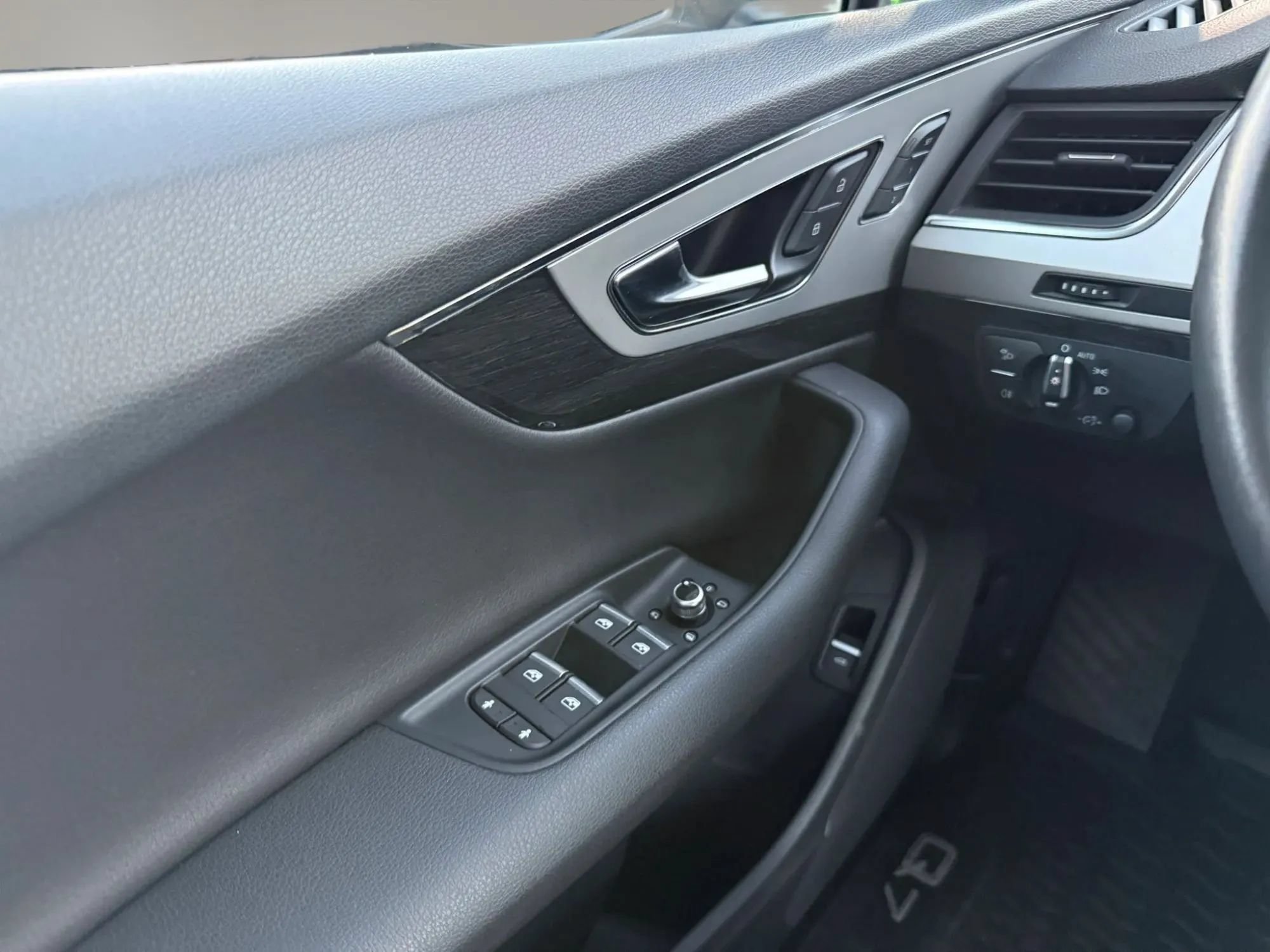 Used 2019 Audi Q7 2.0T Premium w/ Convenience Package AWD/4WD image 23