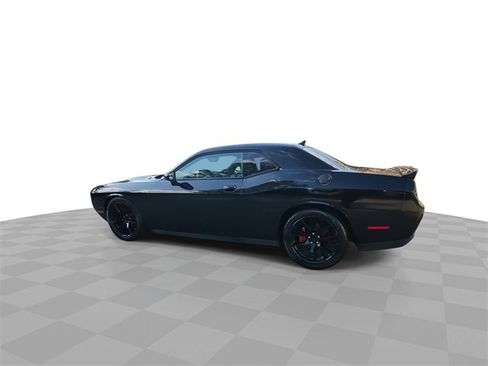Used 2015 Dodge Challenger SXT w/ Driver Convenience Group image 6