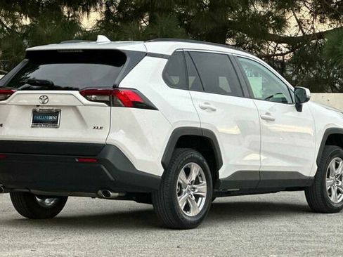 Used 2022 Toyota RAV4 XLE image 4