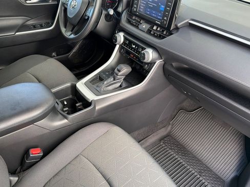 Used 2022 Toyota RAV4 XLE FWD image 20