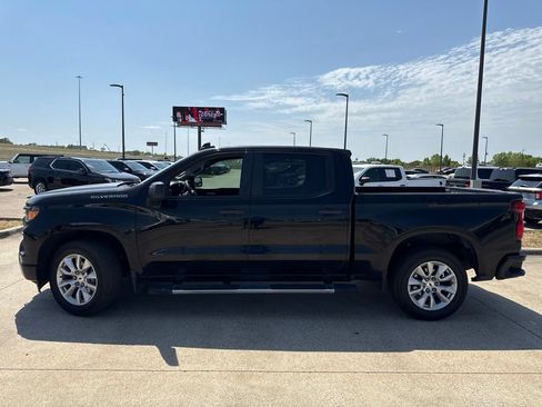 Used 2022 Chevrolet Silverado 1500 Custom RWD image 3