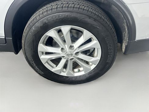 Used 2016 Nissan Rogue SV image 11