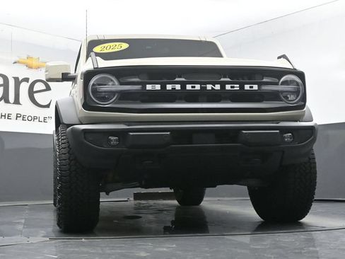 Used 2025 Ford Bronco Outer Banks w/ Sasquatch Package AWD/4WD image 3