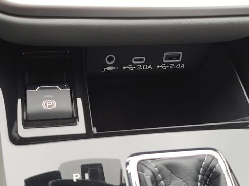 Certified 2025 Subaru Outback Limited image 26