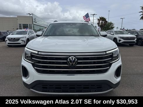 Used 2025 Volkswagen Atlas SE image 2