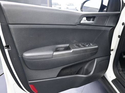 Used 2020 Kia Sportage LX image 15