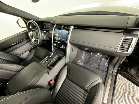 Certified 2025 Land Rover Discovery S AWD/4WD image 20