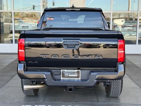 Used 2025 Toyota Tacoma TRD Off-Road image 9