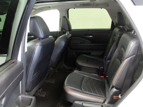 Used 2022 Nissan Pathfinder Platinum w/ Cargo Package AWD/4WD image 25