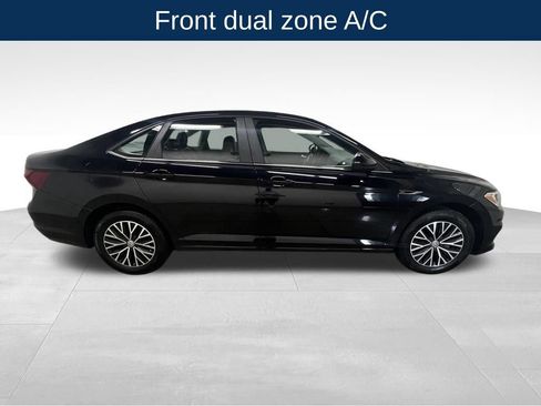 Used 2019 Volkswagen Jetta SEL w/ Cold Weather Package FWD image 4