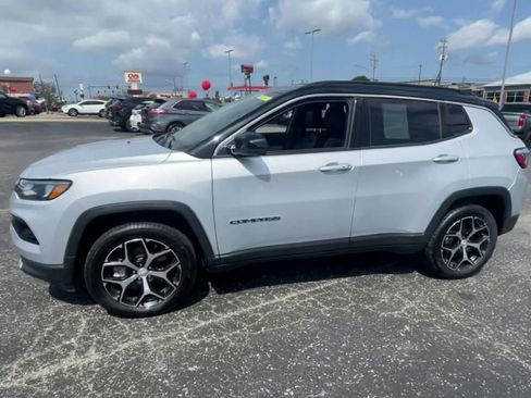Used 2024 Jeep Compass Limited image 6