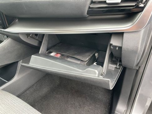 Used 2021 Nissan Rogue SV image 33