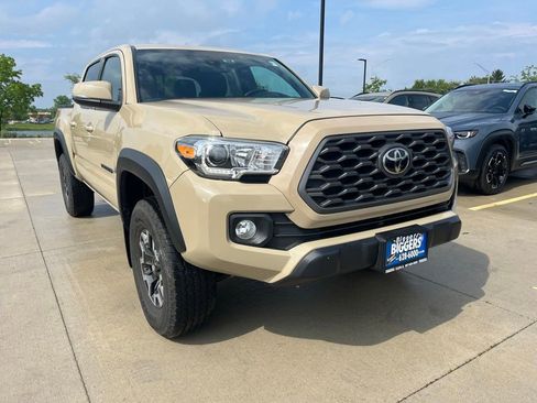 Used 2020 Toyota Tacoma TRD Off-Road AWD/4WD image 2