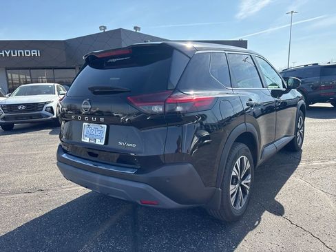 Used 2022 Nissan Rogue SV image 4