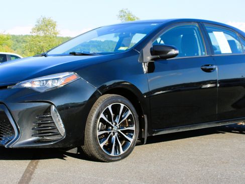 Used 2018 Toyota Corolla SE w/ SE Premium Package FWD image 15