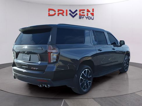 Used 2022 Chevrolet Suburban RST w/ Sport Performance Package image 6