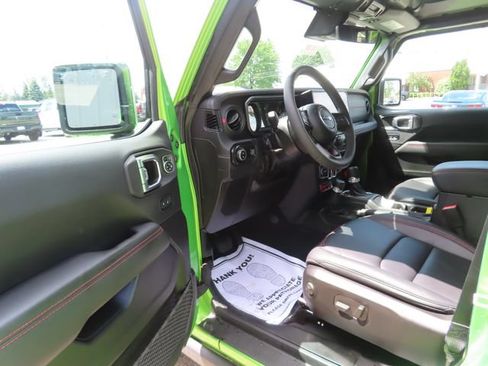 Used 2025 Jeep Gladiator Rubicon AWD/4WD image 20