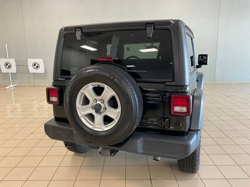 Used 2018 Jeep Wrangler Sport AWD/4WD image 5