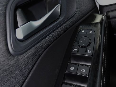 Used 2023 Nissan Rogue SV image 16