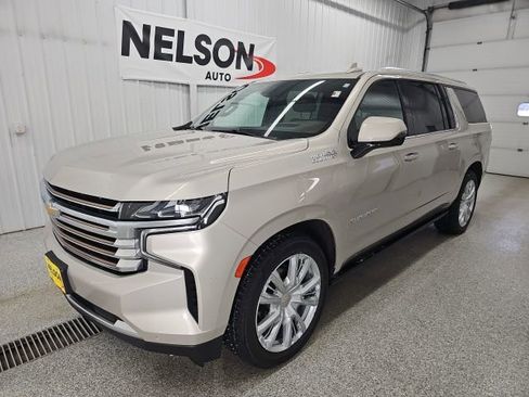 Used 2023 Chevrolet Suburban High Country image 4