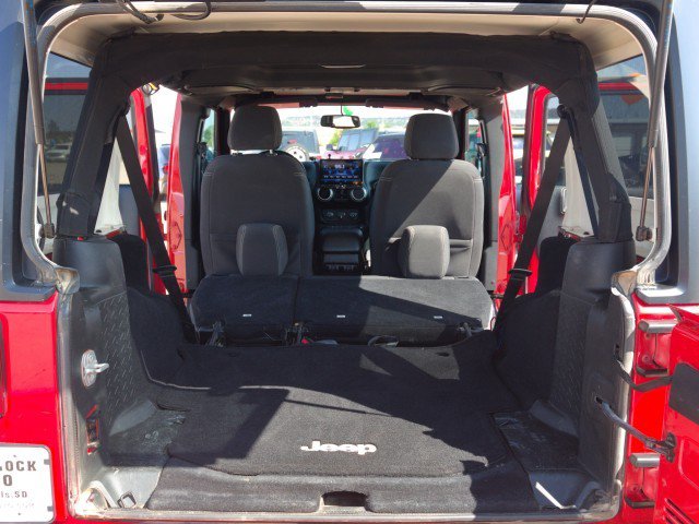 Used 2017 Jeep Wrangler Unlimited Sahara AWD/4WD image 23