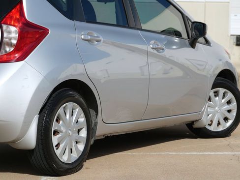 Used 2015 Nissan Versa Note SV FWD image 34