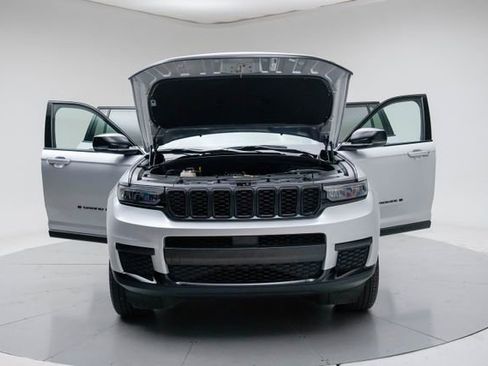 Used 2024 Jeep Grand Cherokee L Laredo AWD/4WD image 17