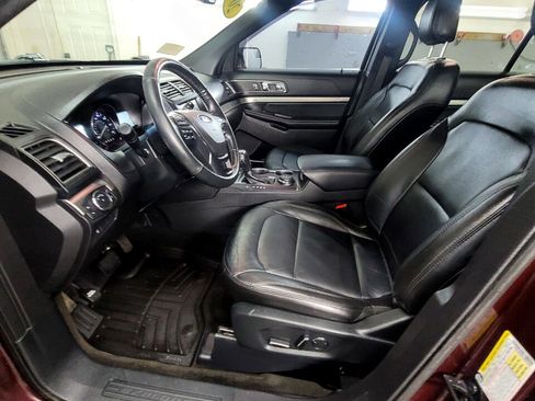 Used 2018 Ford Explorer XLT w/ Equipment Group 202A image 10
