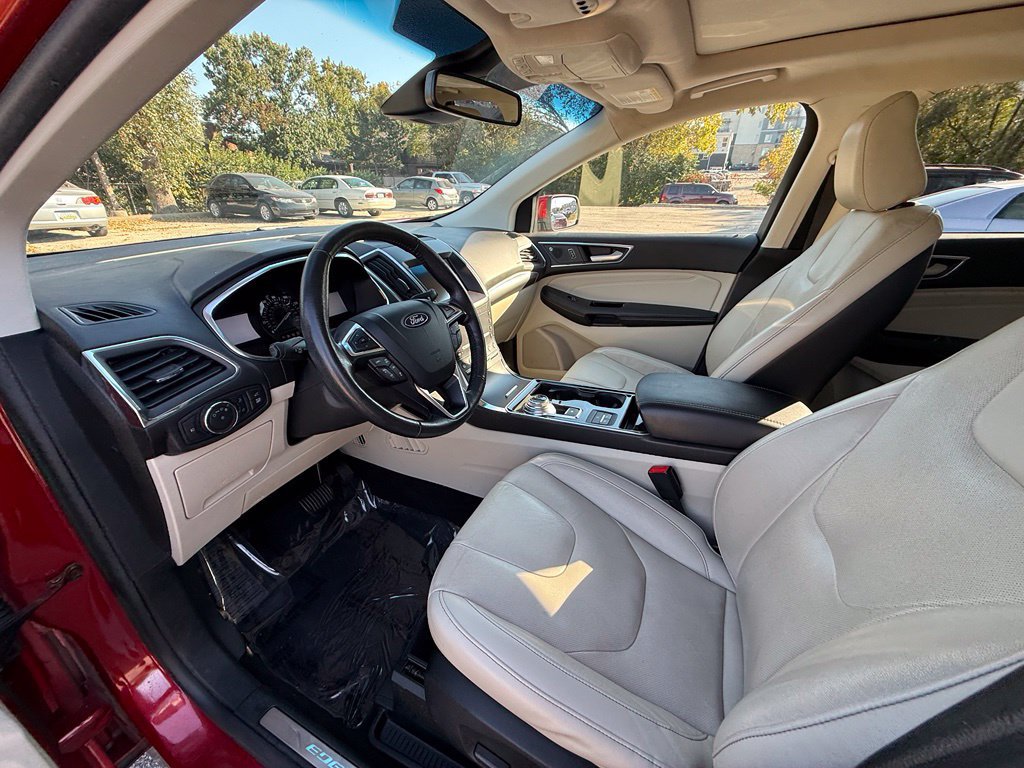 Used 2020 Ford Edge Titanium w/ Equipment Group 301A AWD/4WD image 10