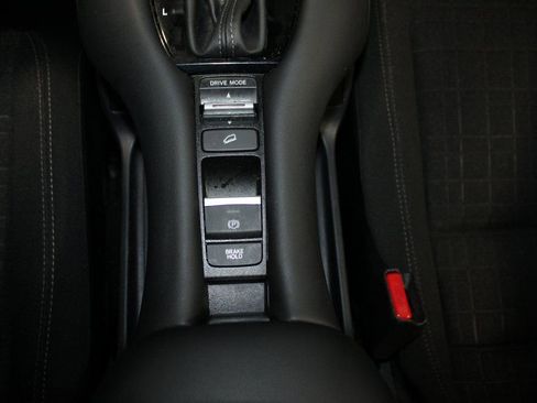 Used 2023 Honda HR-V LX image 29