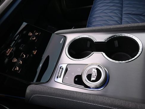 New 2026 Cadillac Vistiq Premium Luxury w/ LPO, Floor Liner Package AWD/4WD image 32