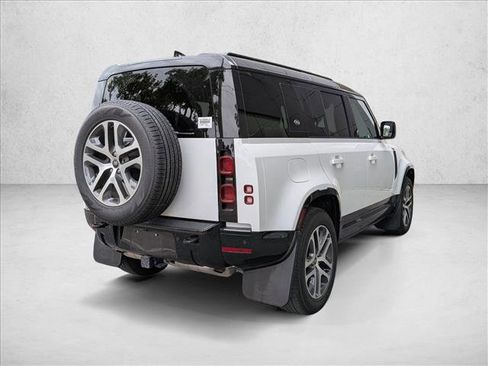 Used 2024 Land Rover Defender 110 X-Dynamic SE image 5