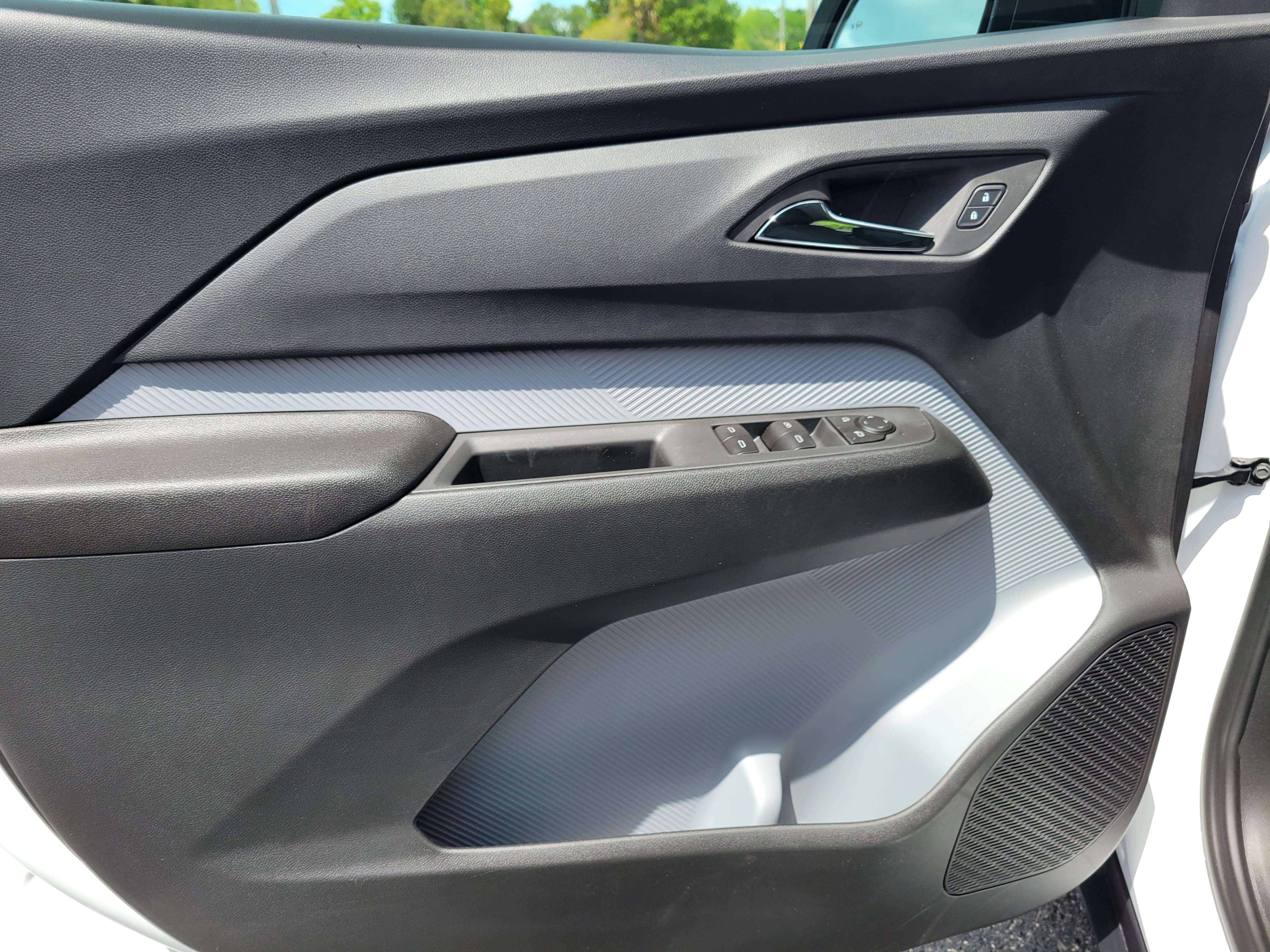 New 2027 Chevrolet Bolt LT w/ Comfort Package FWD image 25