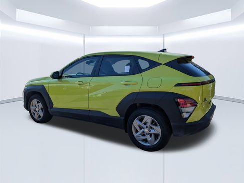 Certified 2025 Hyundai Kona SE image 5