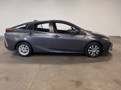 Used 2022 Toyota Prius Prime Limited image 2