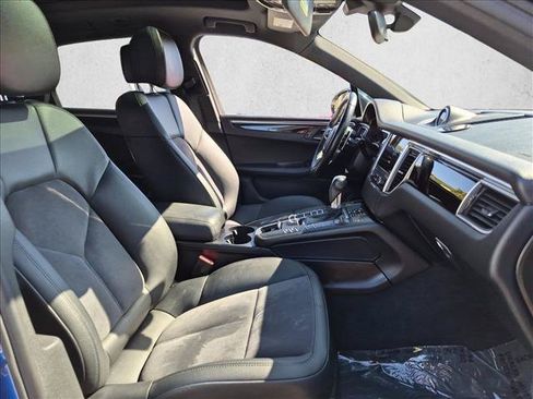 Used 2018 Porsche Macan AWD/4WD image 23
