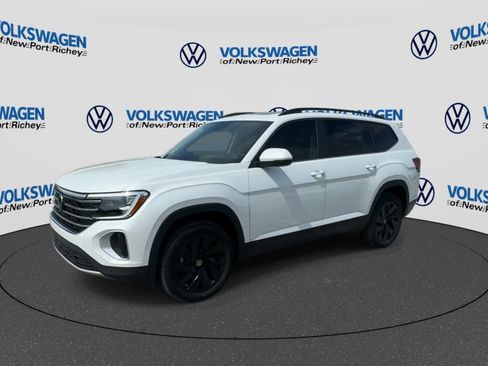 Certified 2026 Volkswagen Atlas SE FWD image 4