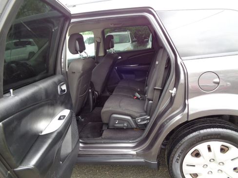 Used 2018 Dodge Journey SE image 14