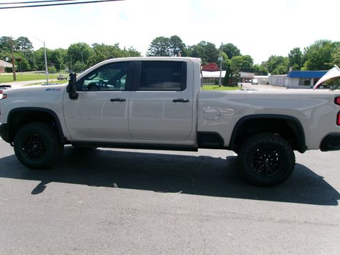 New 2026 Chevrolet Silverado 2500 ZR2 AWD/4WD image 7