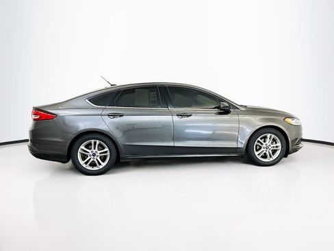 Used 2018 Ford Fusion SE image 10