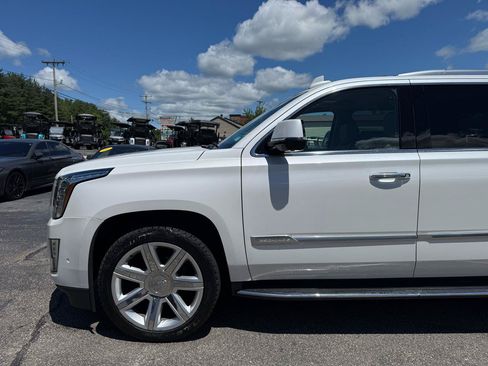 Used 2017 Cadillac Escalade ESV Premium Luxury AWD/4WD image 6
