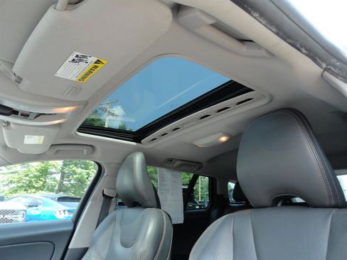 Used 2015 Volvo V60 T5 Cross Country w/ Protection Package AWD/4WD image 16