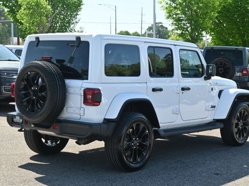 Used 2025 Jeep Wrangler Sahara image 15