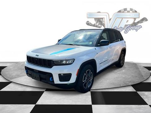 Used 2022 Jeep Grand Cherokee Trailhawk w/ Advanced Protech Group II AWD/4WD image 2