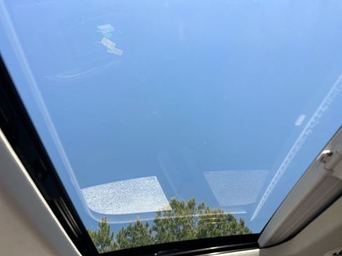 Used 2018 Chevrolet Traverse LT FWD image 26